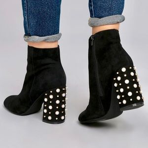 Steve Madden Yvette Bootie Suede Almond Toe Heel 9M